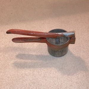 🥔 Antique potato ricer